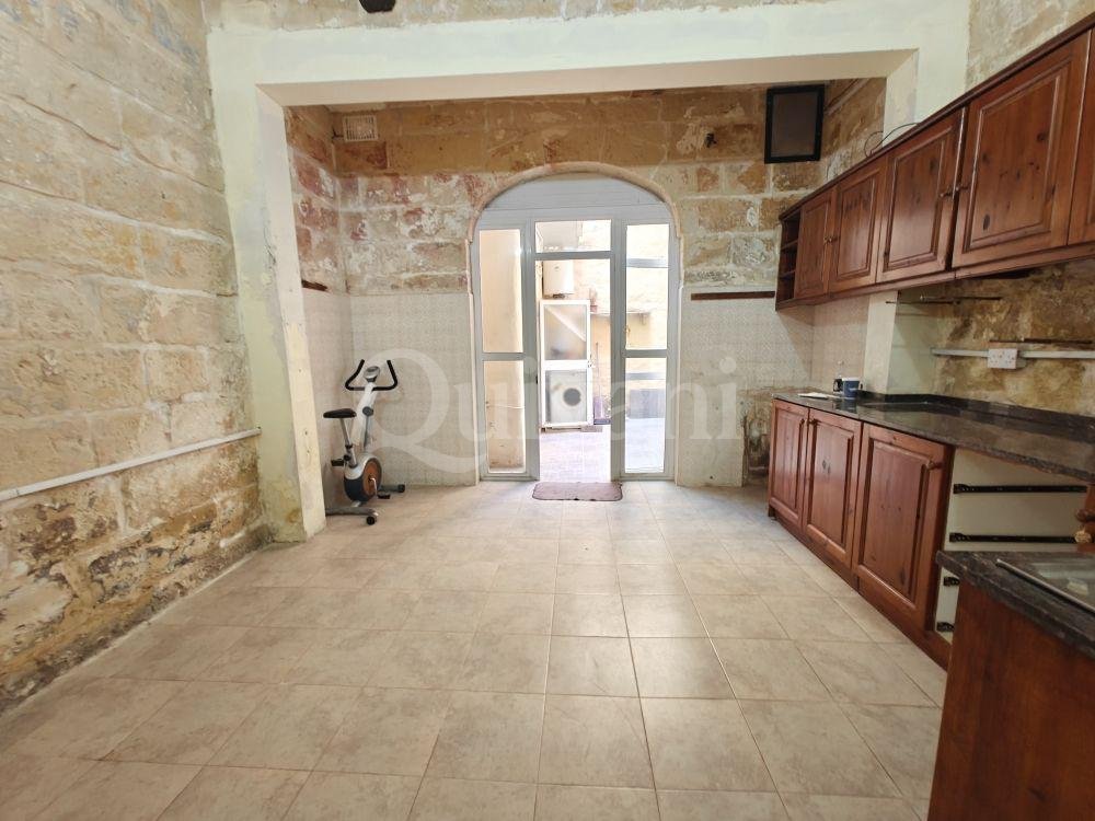 Unconverted 2 Bedrooms Townhouse in Birkirkara