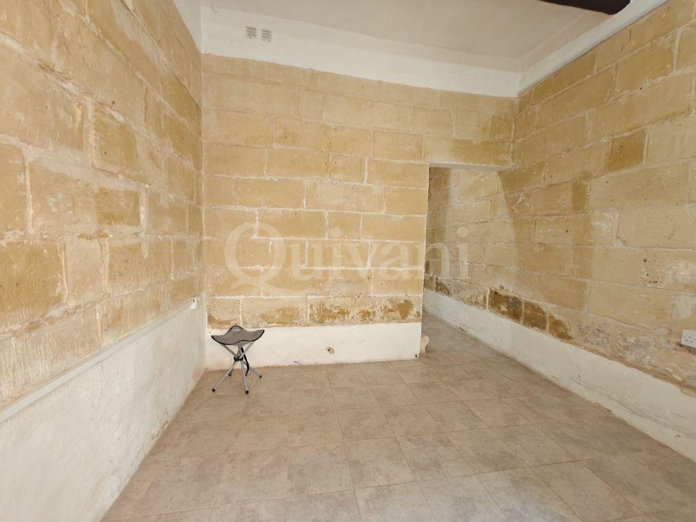 Unconverted 2 Bedrooms Townhouse in Birkirkara