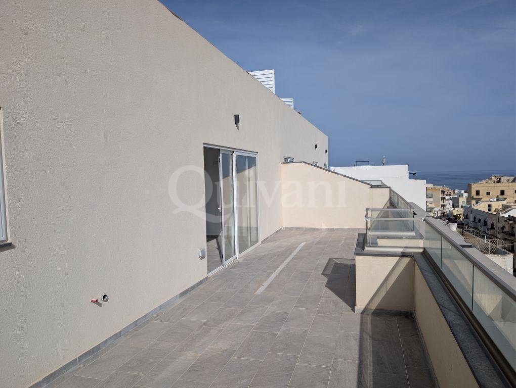 Marsascala penthouse with pool