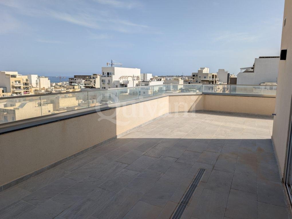 Marsascala penthouse with pool