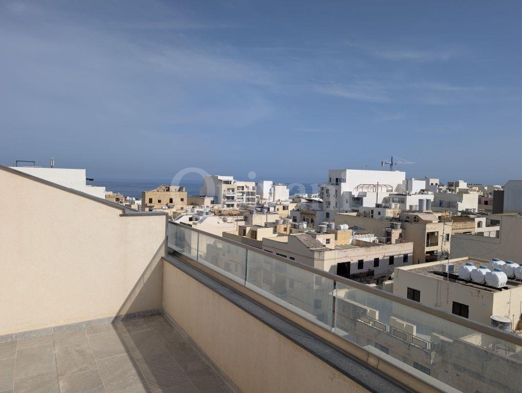 Marsascala penthouse with pool