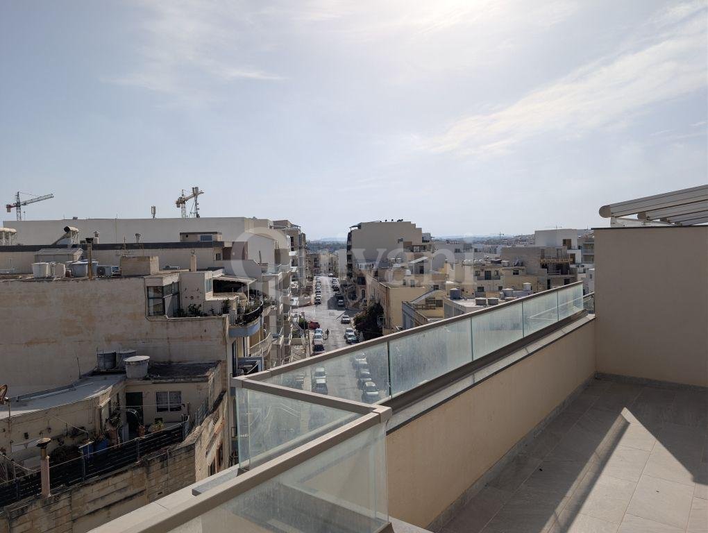 Marsascala penthouse with pool