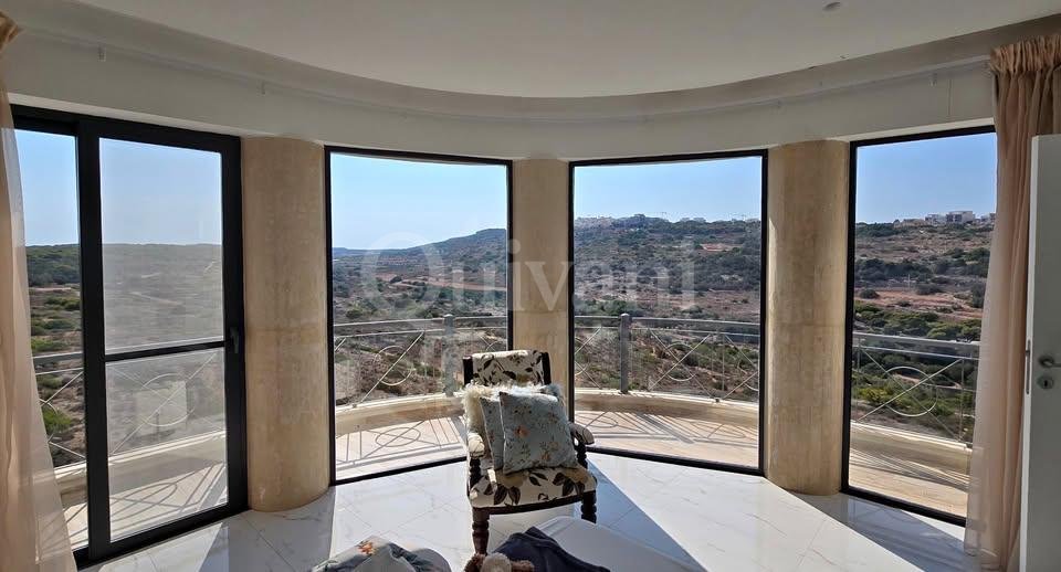 Stunning Corner Apartment in Xemxija