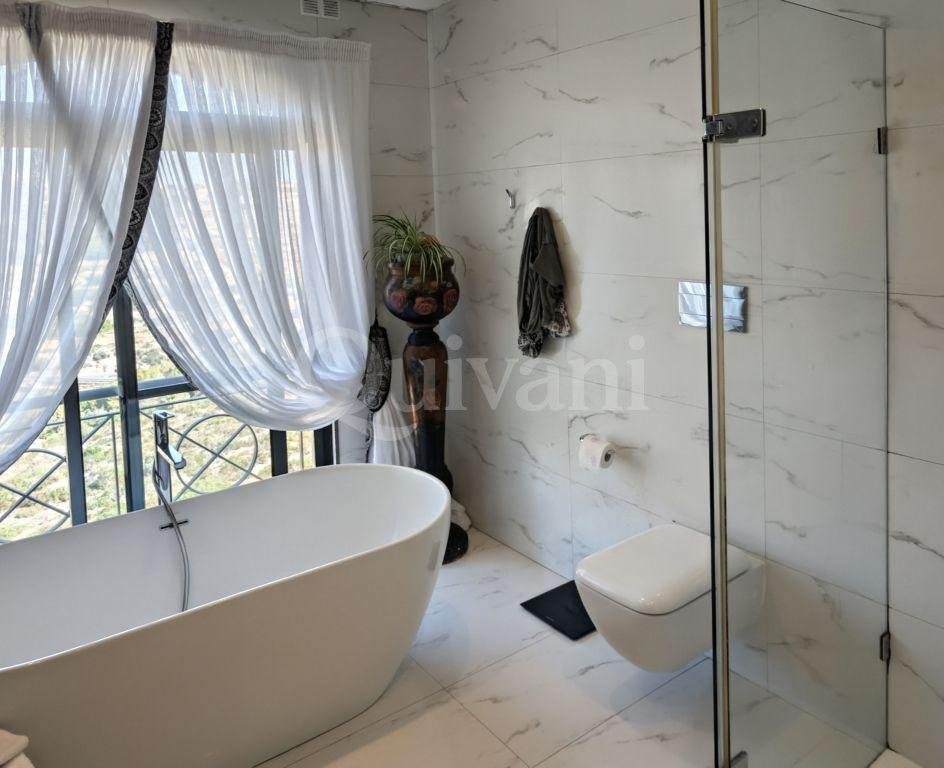 Stunning Corner Apartment in Xemxija
