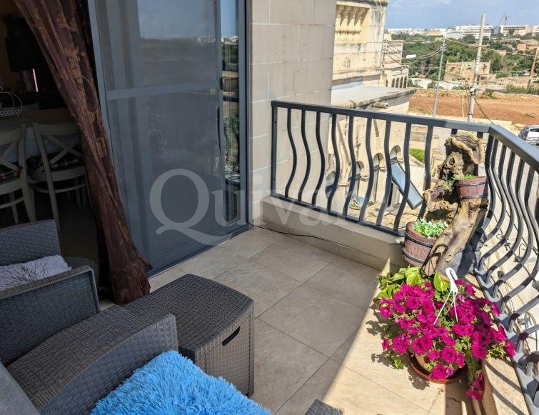 Sunny 3 Bed, 2 Bath 164SQ/M Apartment with Study in Quiet Neighborhood