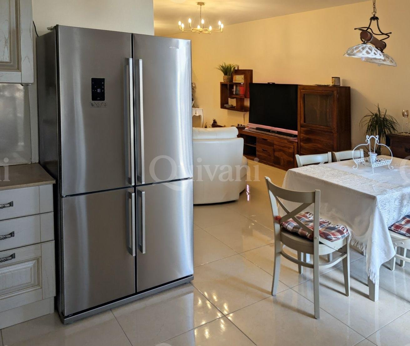 Sunny 3 Bed, 2 Bath 164SQ/M Apartment with Study in Quiet Neighborhood