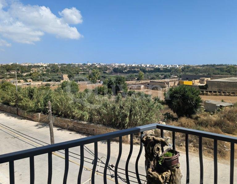Sunny 3 Bed, 2 Bath 164SQ/M Apartment with Study in Quiet Neighborhood