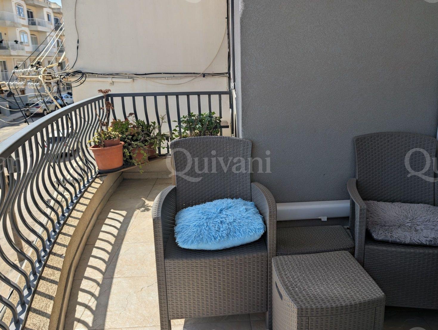Sunny 3 Bed, 2 Bath 164SQ/M Apartment with Study in Quiet Neighborhood