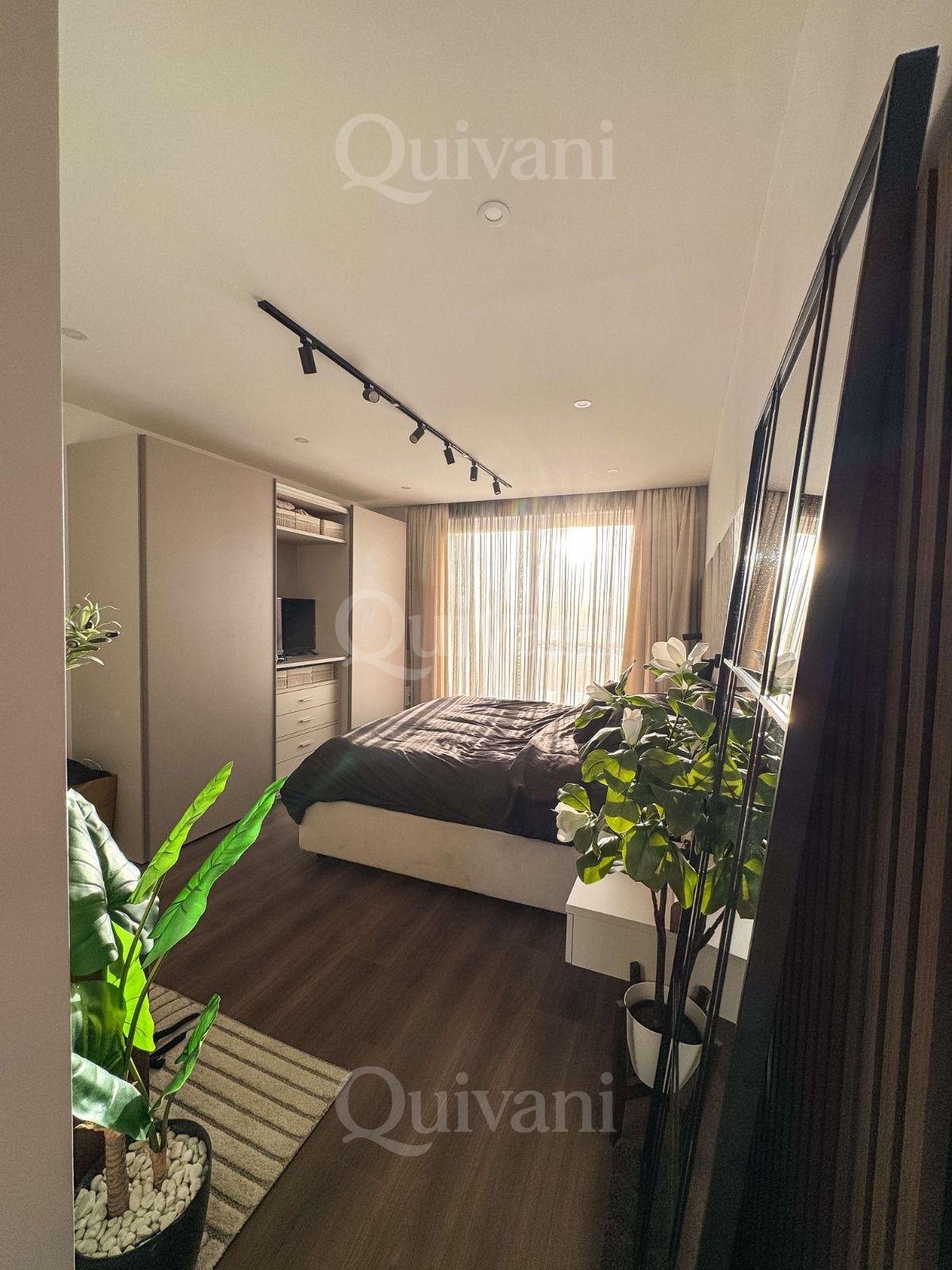 Duplex Penthouse with roof and airspace