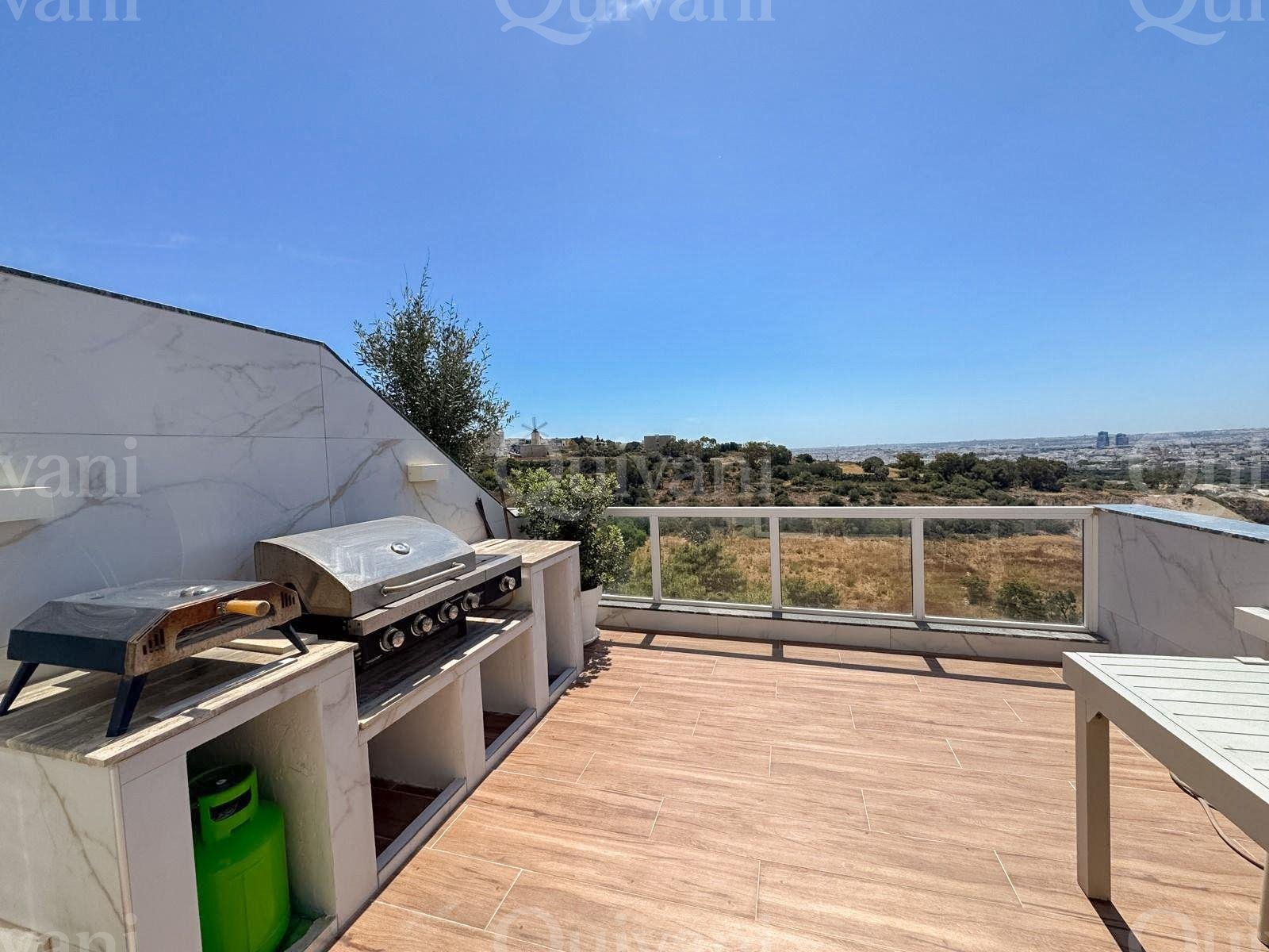 Duplex Penthouse with roof and airspace