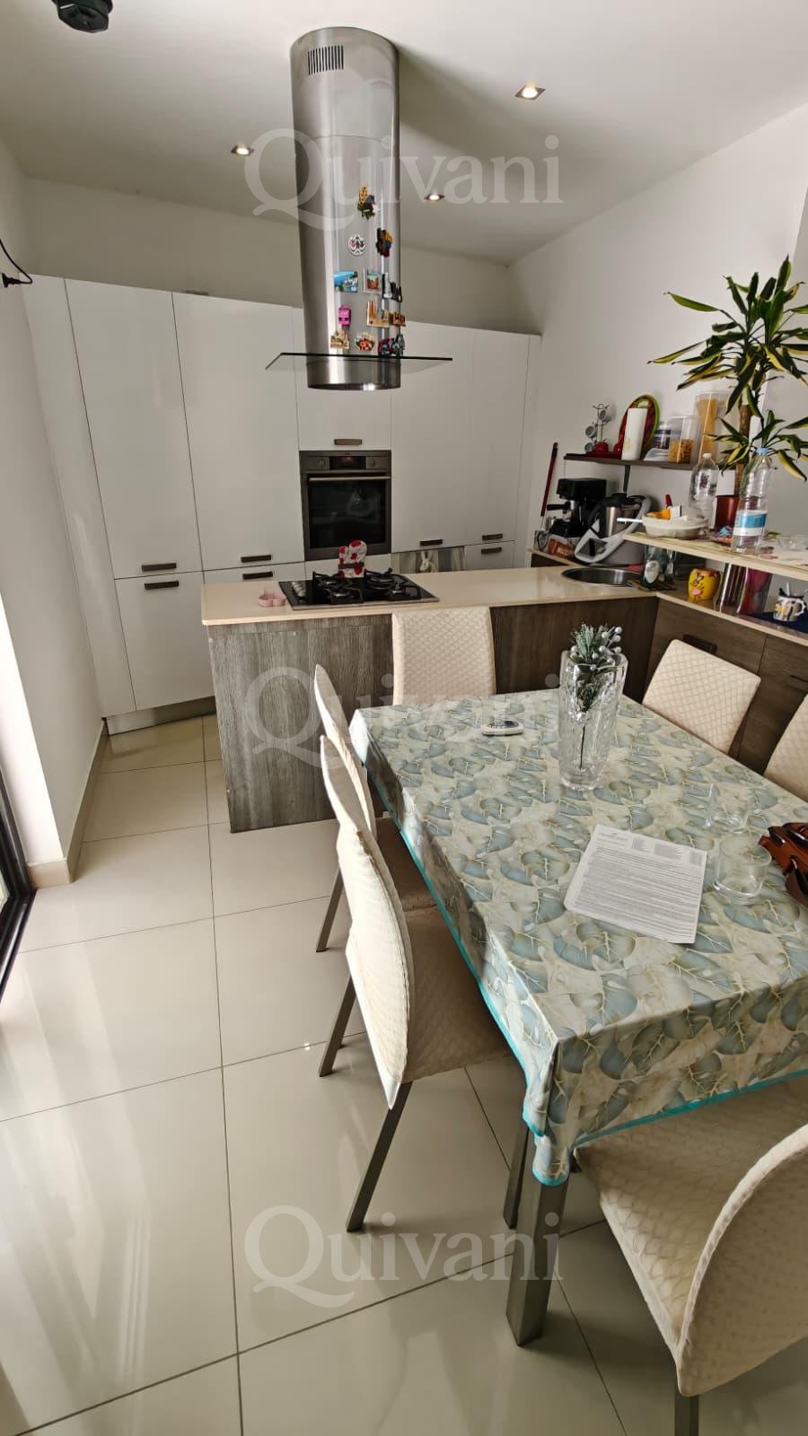 Maisonette On A Quiet No Through Road Close to All Amenities