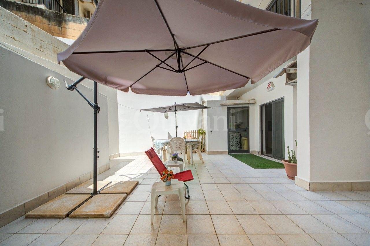 Maisonette On A Quiet No Through Road Close to All Amenities