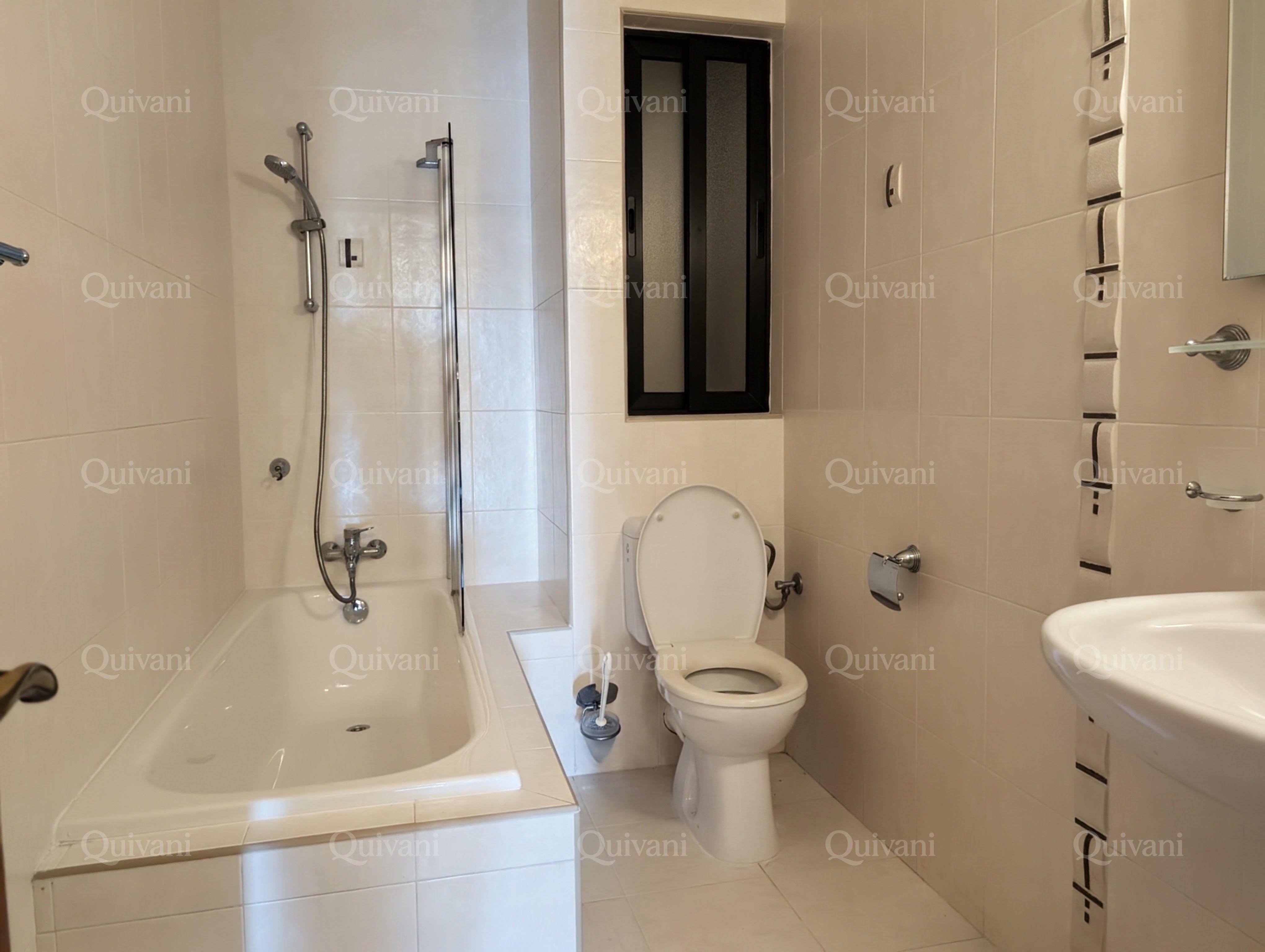 Spacious 3 Bed Furnished Apartment with interconnected Car Space Included