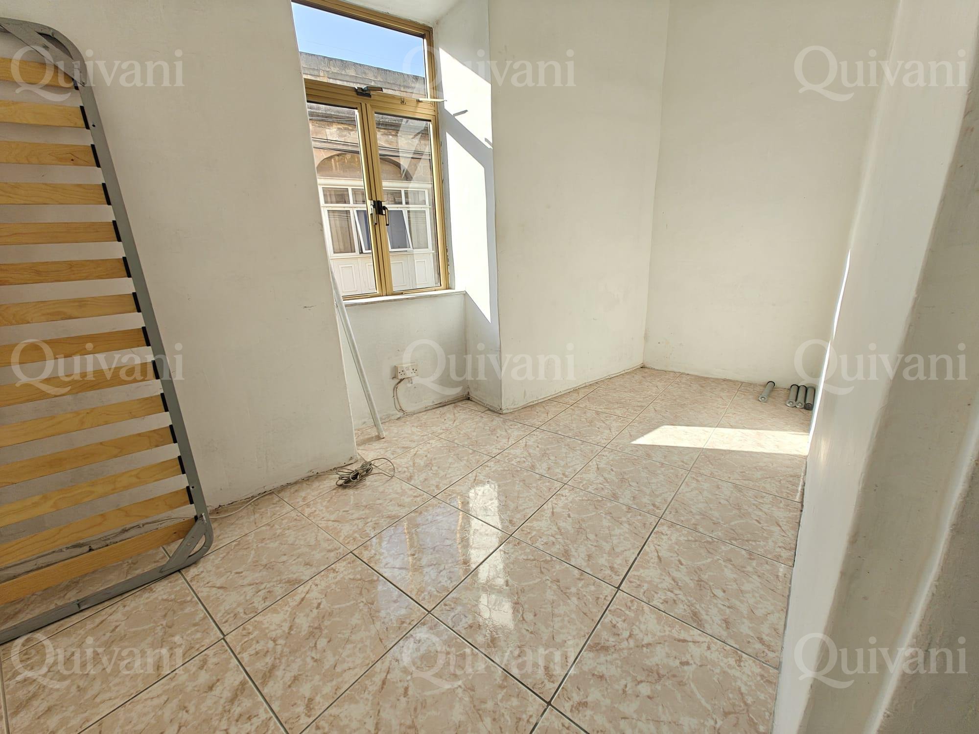 Paola, Unconverted, Solitary Maisonette