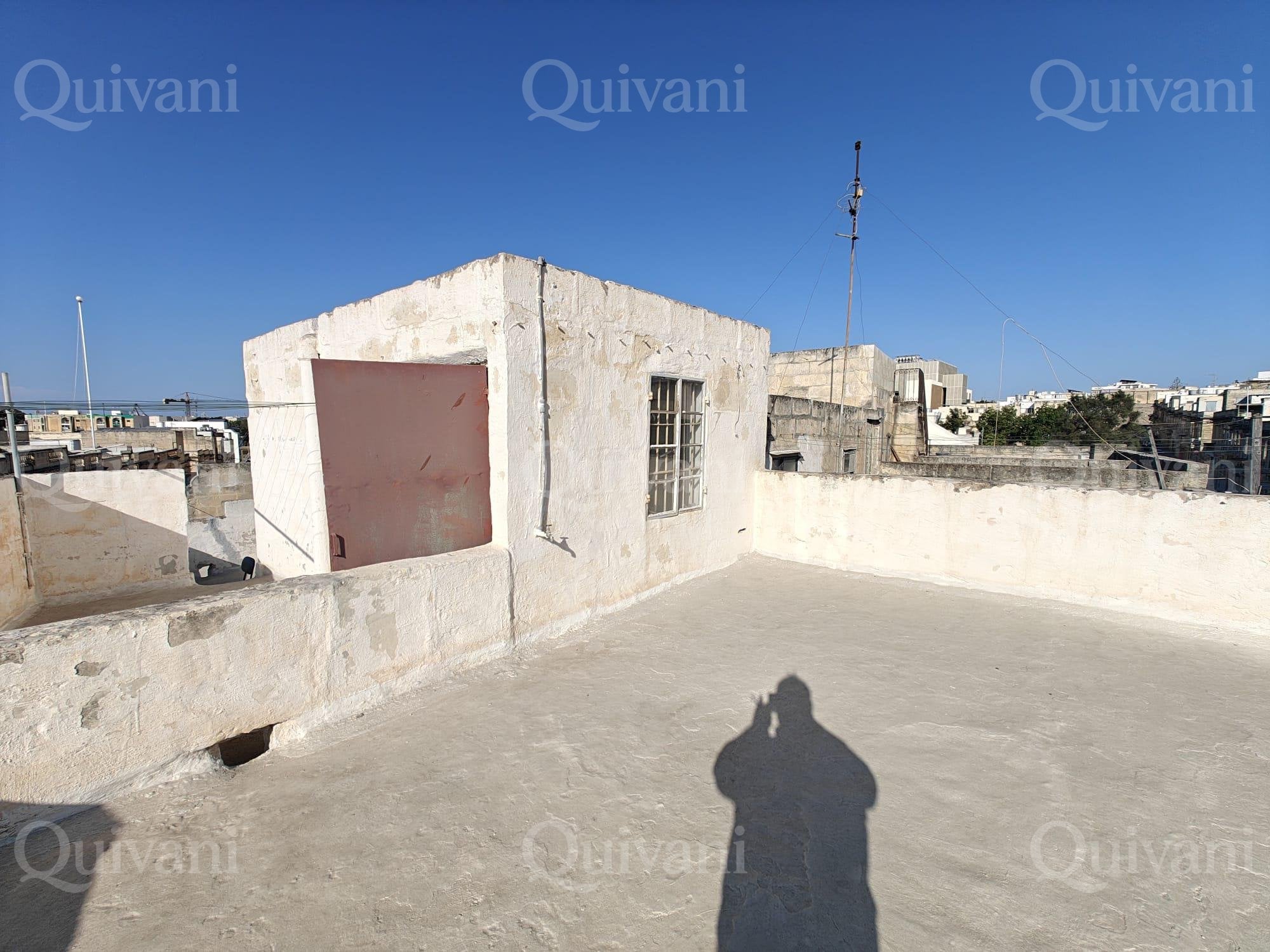 Paola, Unconverted, Solitary Maisonette