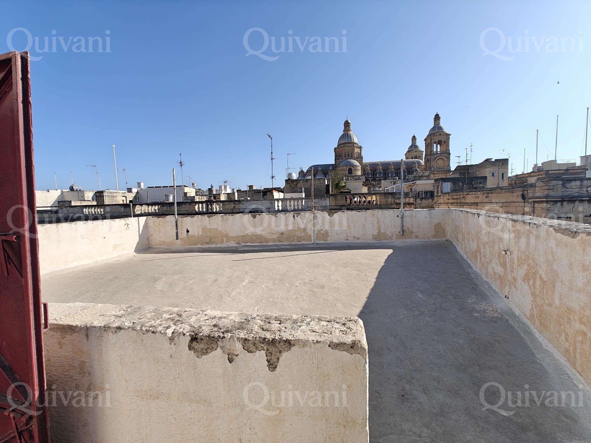 Paola, Unconverted, Solitary Maisonette