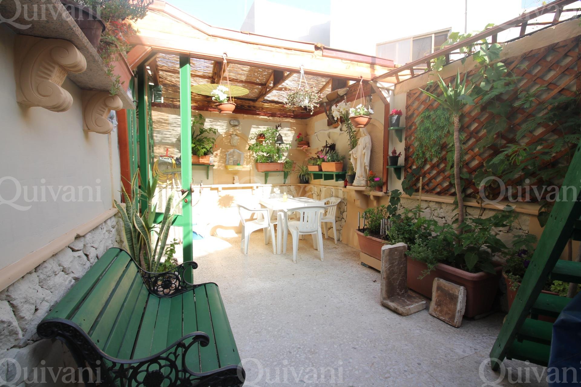 Santa Venera, Town House + 4 Car Garage