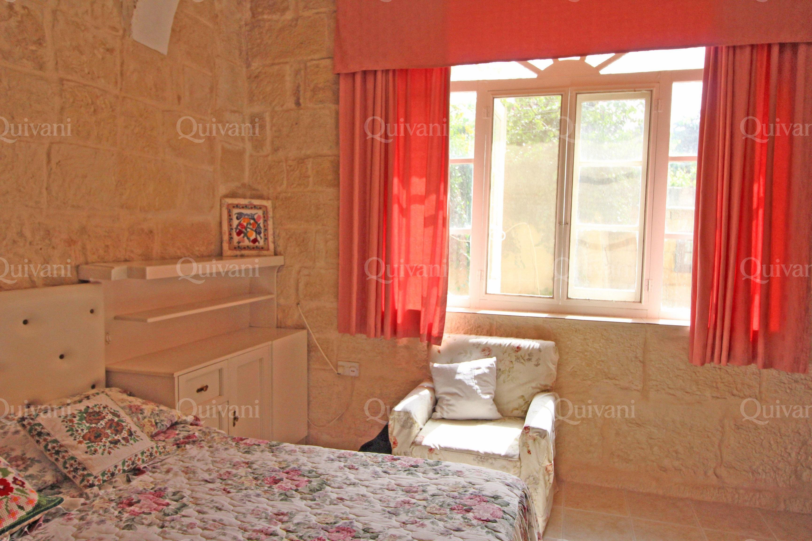 Lija, Unconverted House of Character