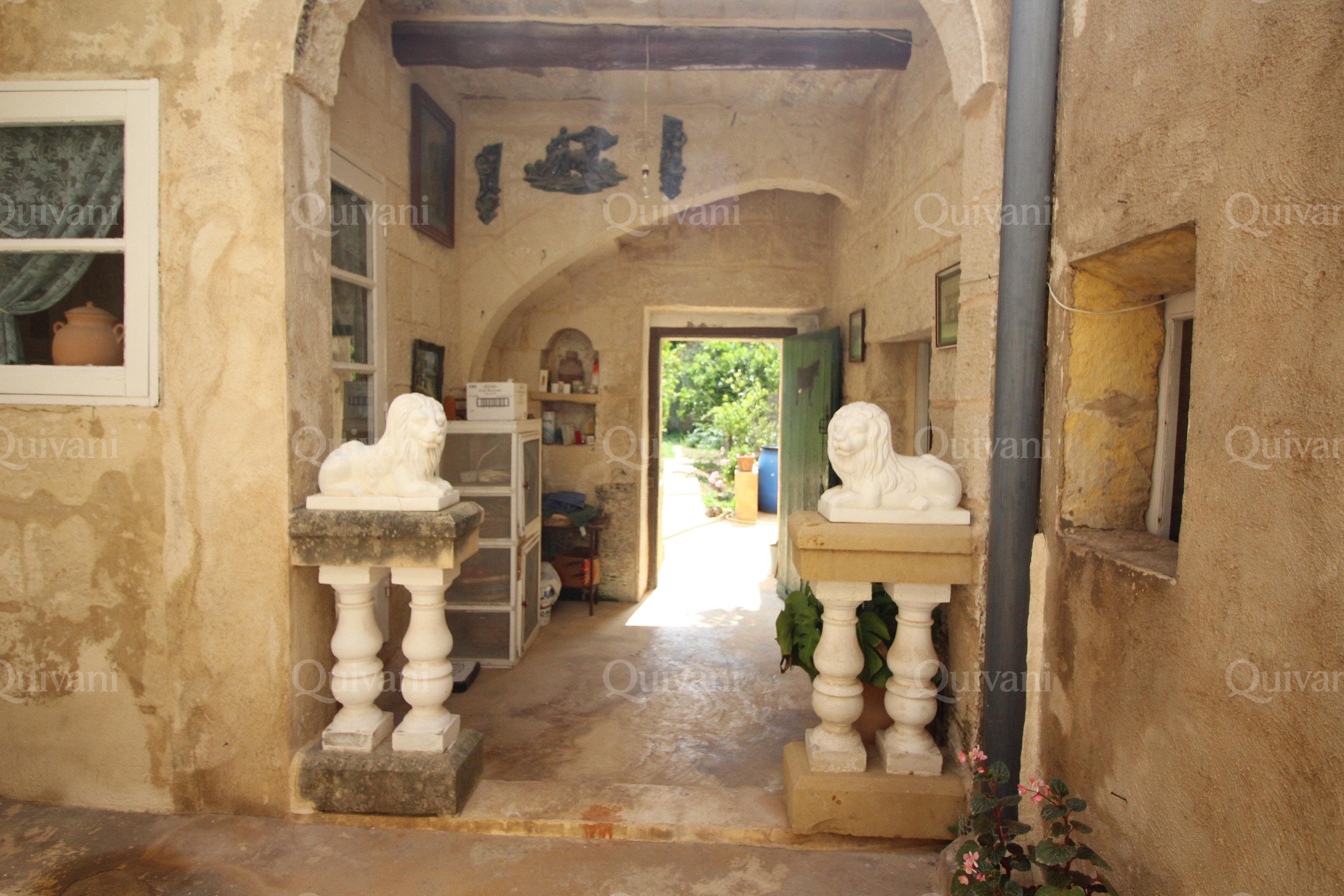 Lija, Unconverted House of Character