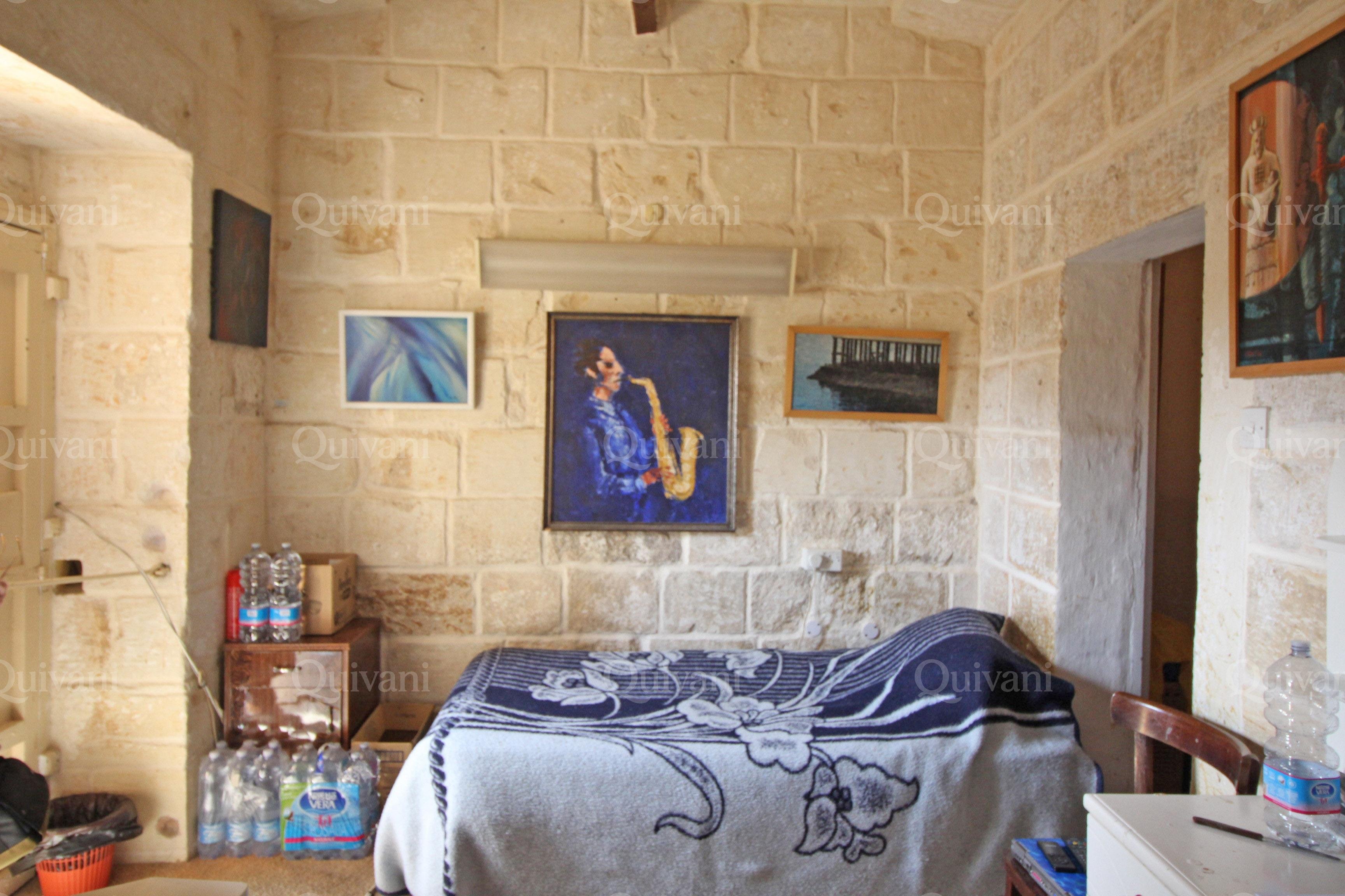 Lija, Unconverted House of Character