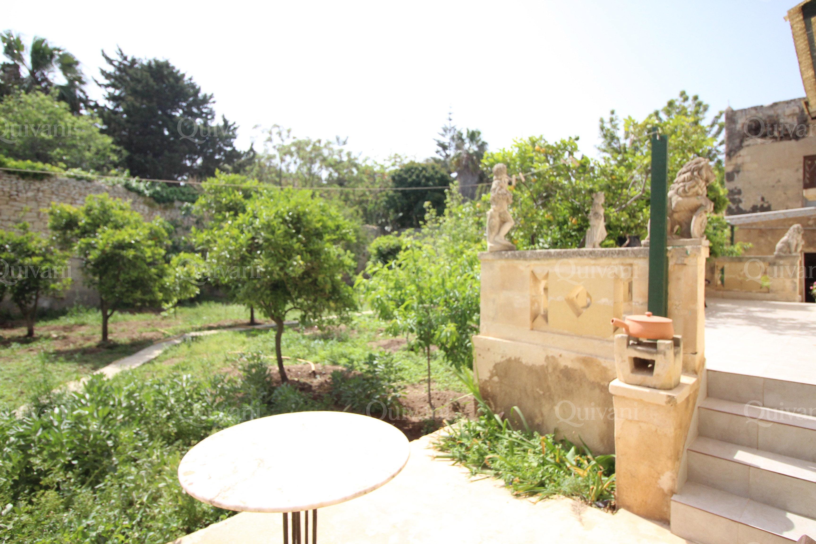 Lija, Unconverted House of Character