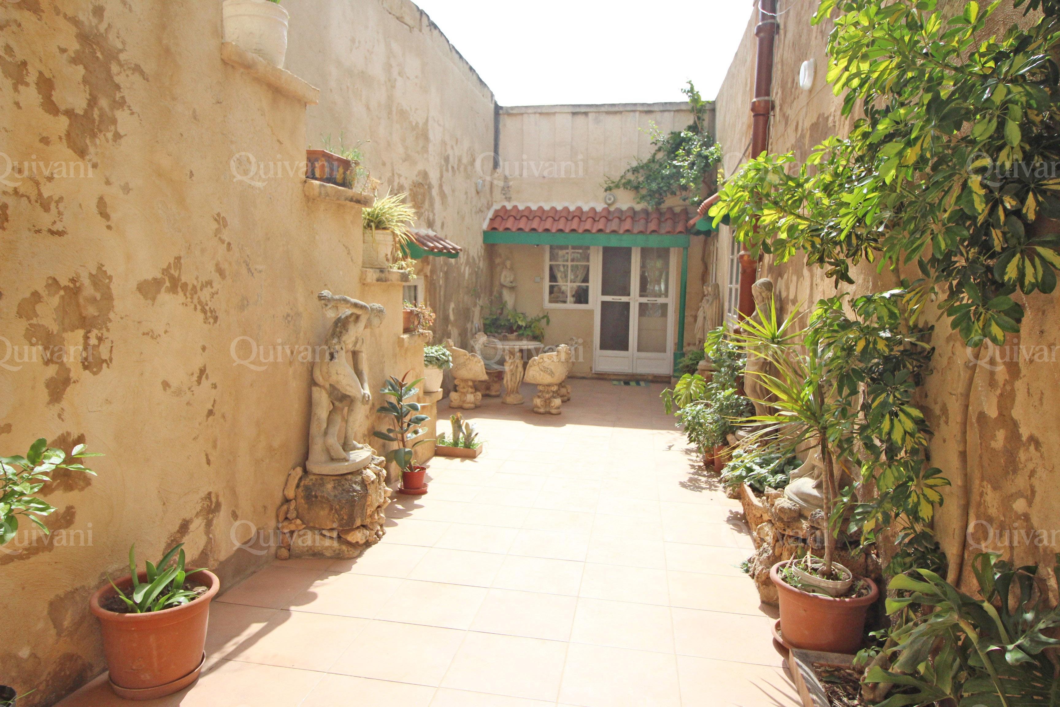 Lija, Unconverted House of Character