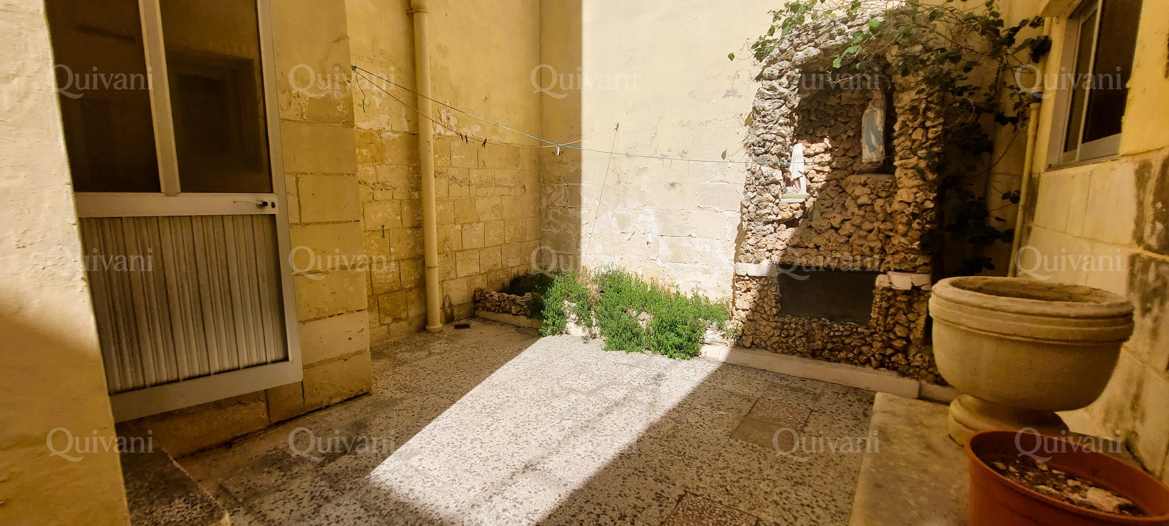Qormi, Shell Form Terraced House