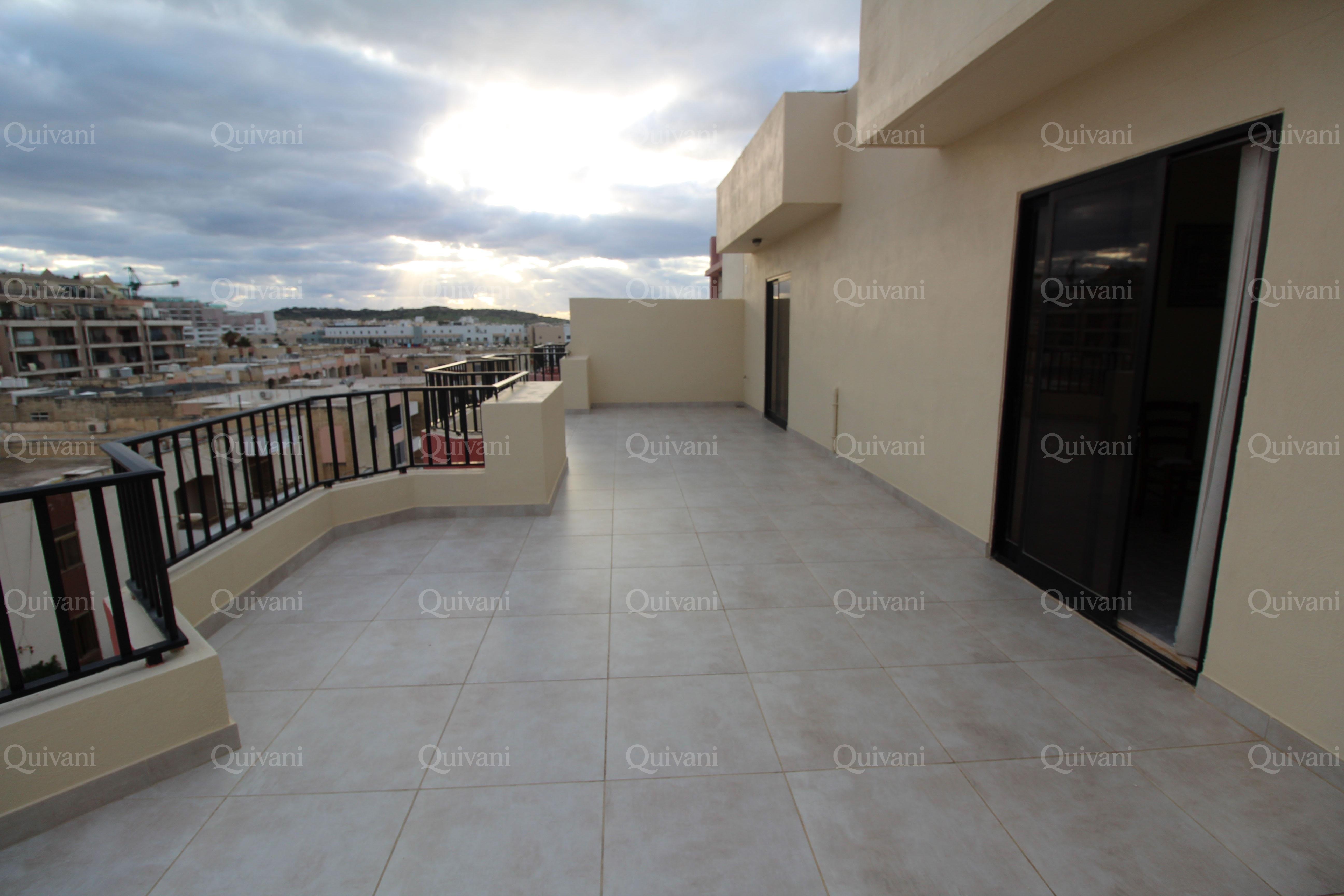 Qawra, Furnished Penthouse
