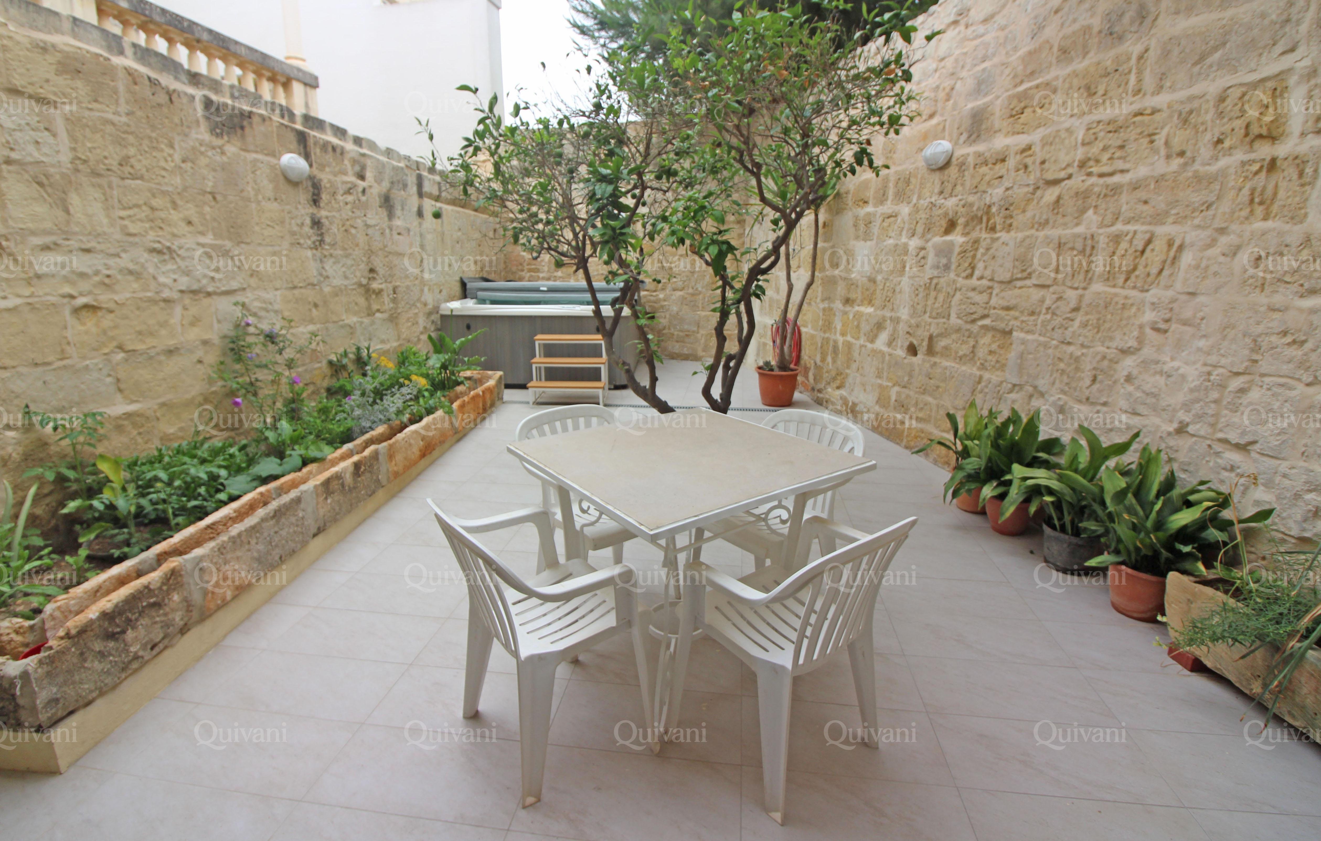Balzan, Furnished Town House