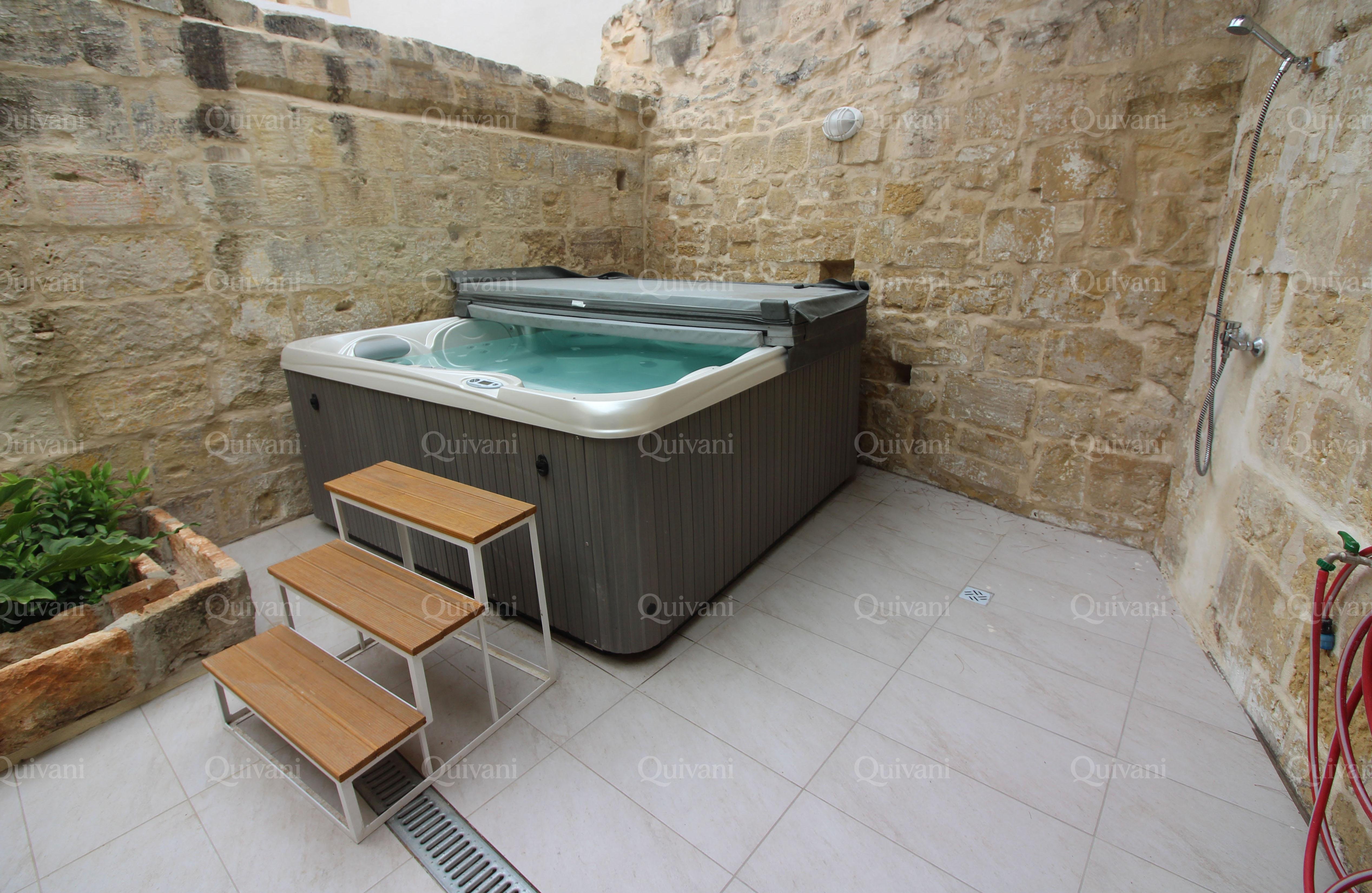 Balzan, Furnished Town House