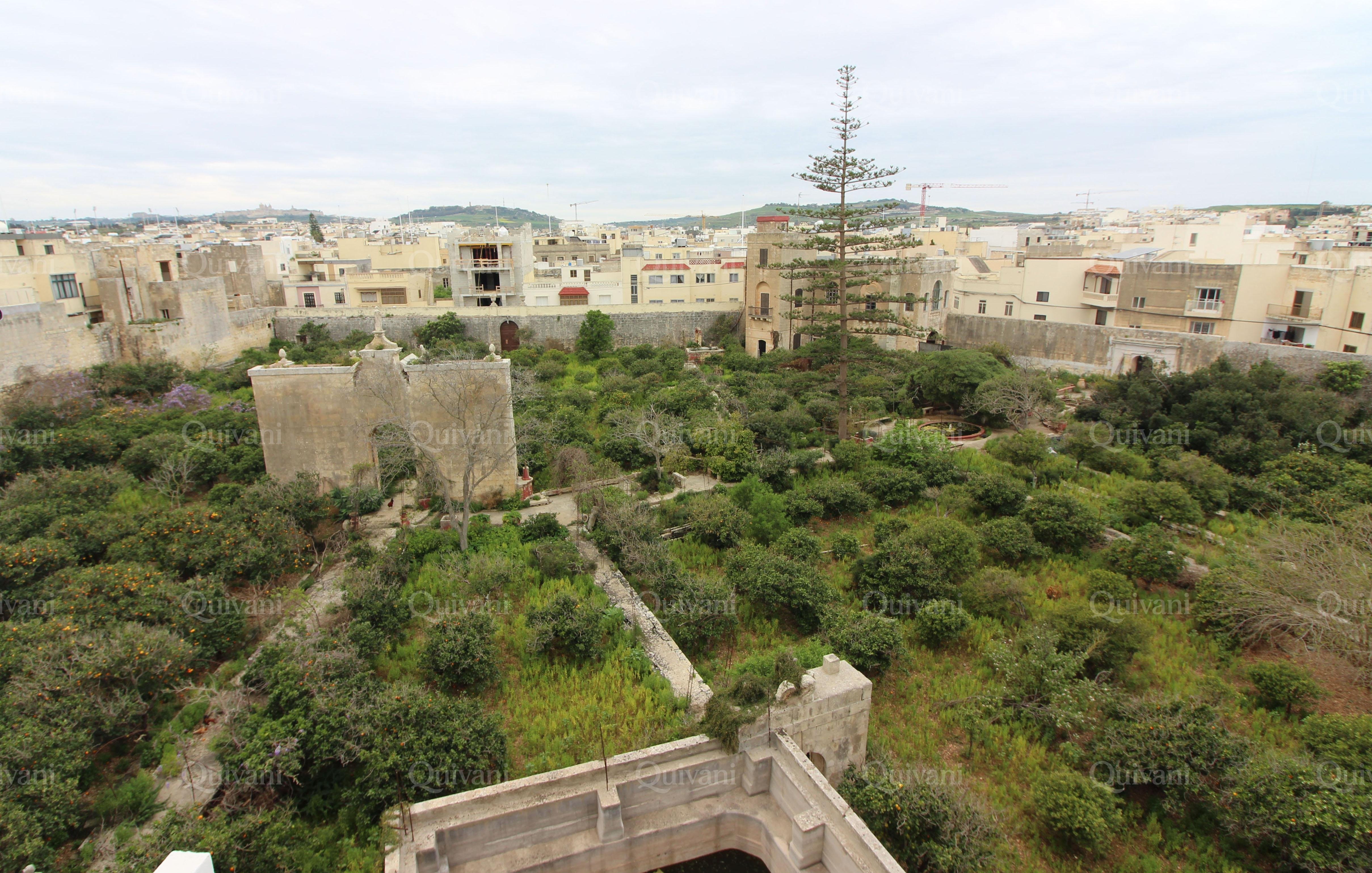 Mosta, Furnished Penthouse