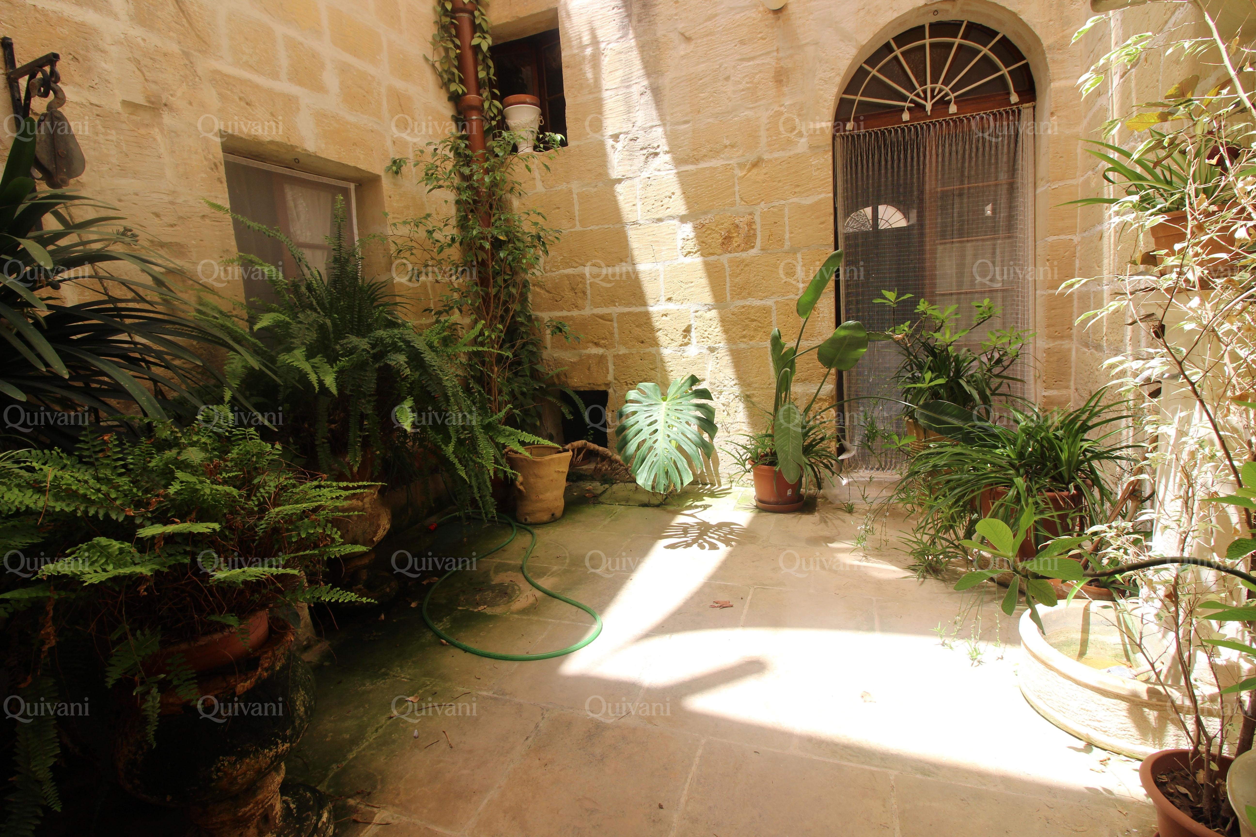 Mosta, Furnished House of Character
