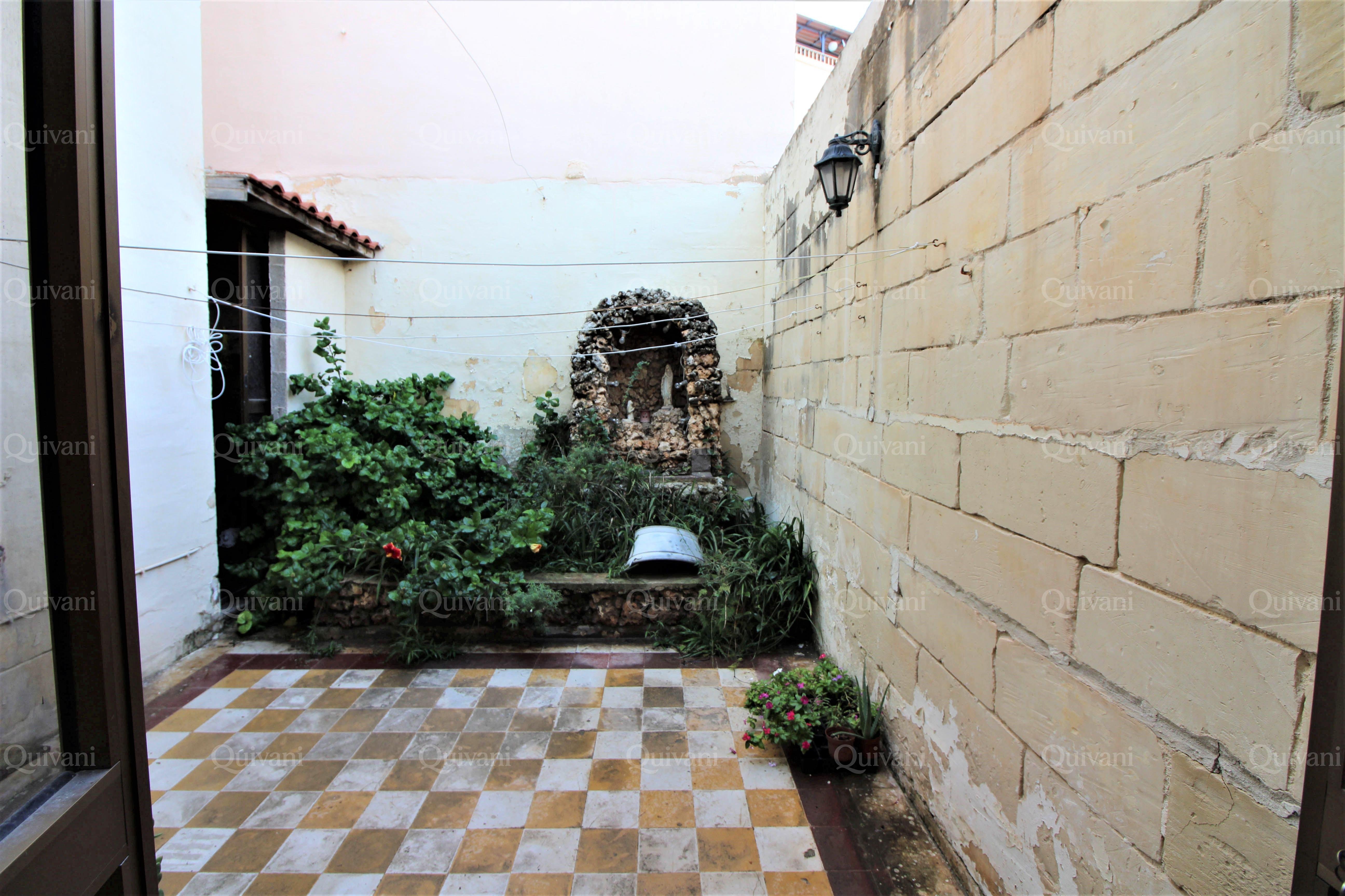 Birkirkara, Unconverted Town House