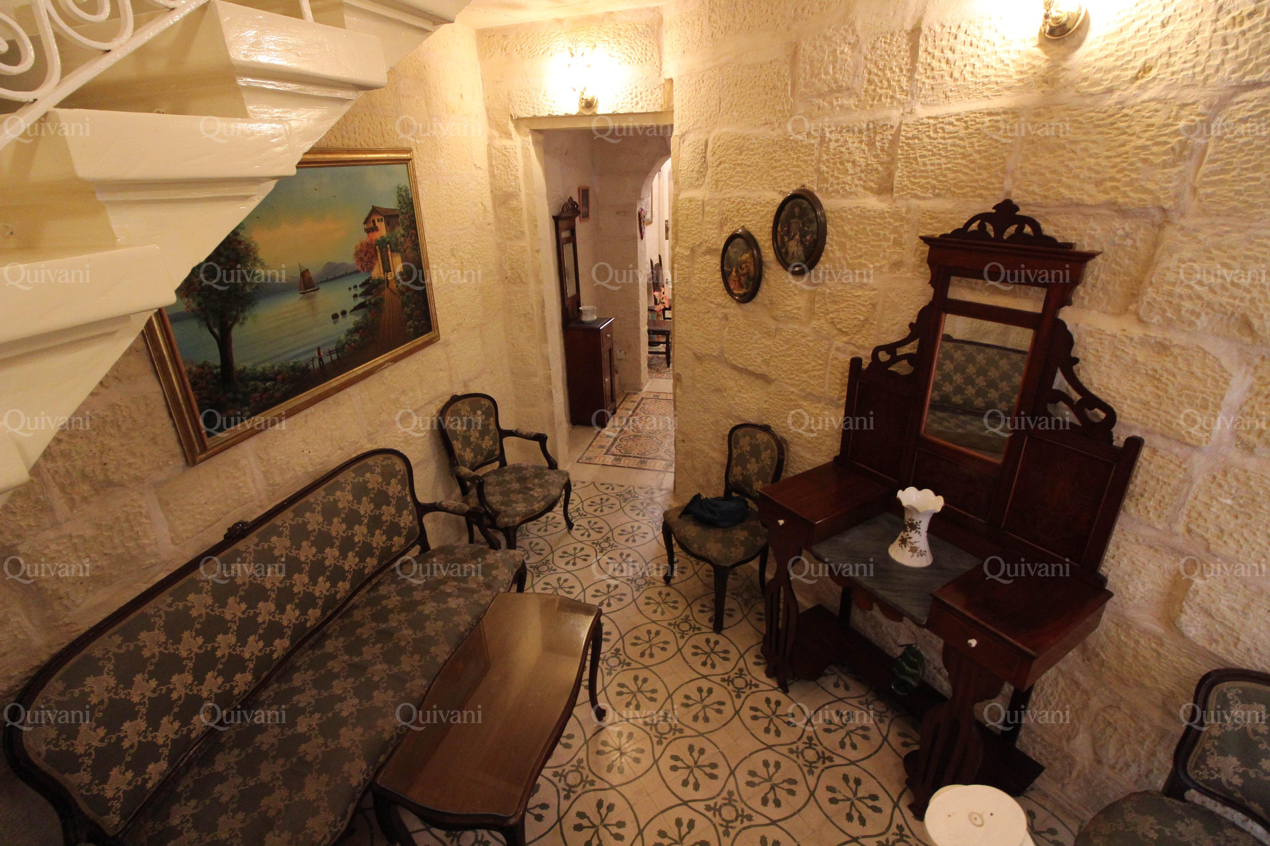 Mosta, Furnished Town House