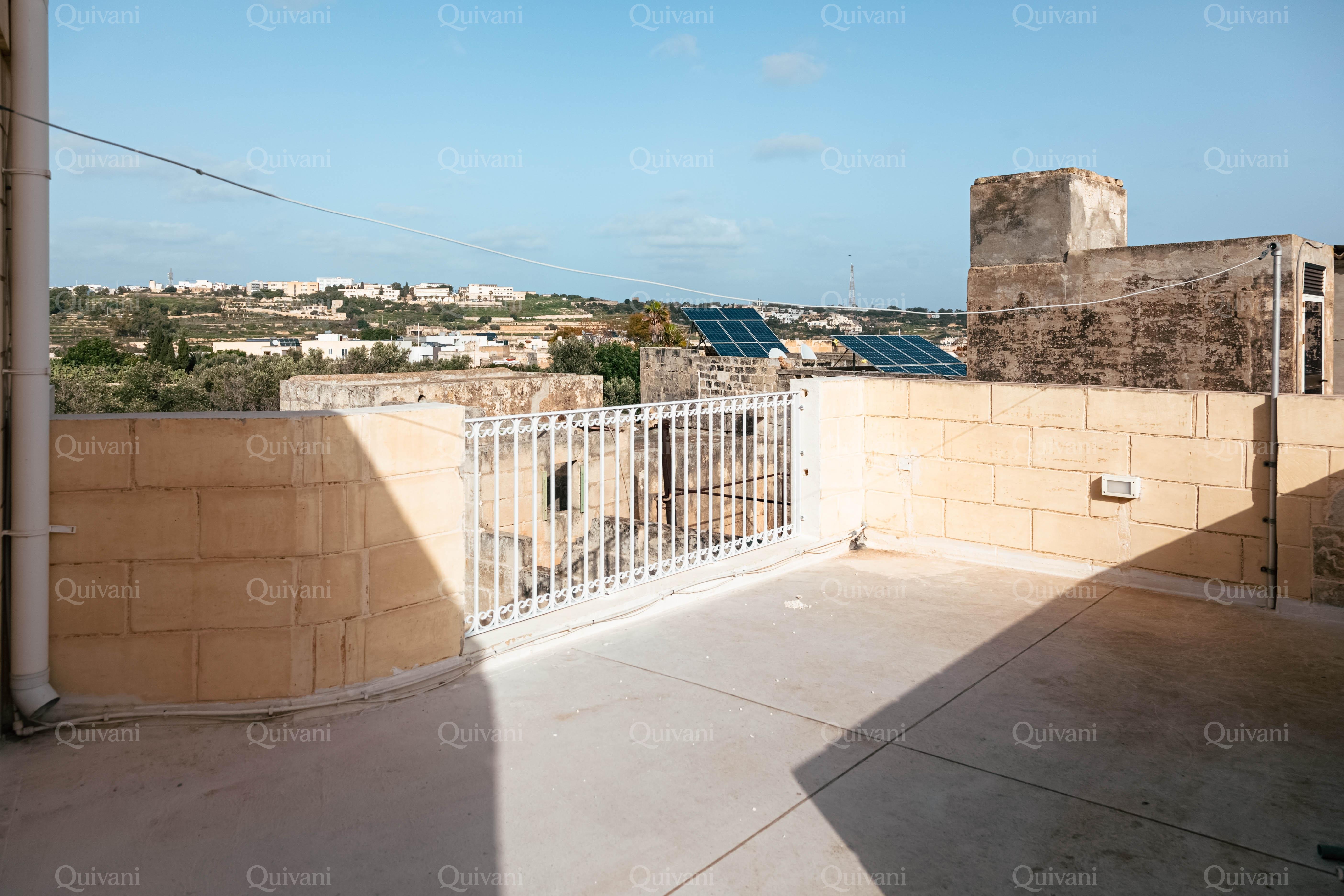 Lija, Furnished Town House