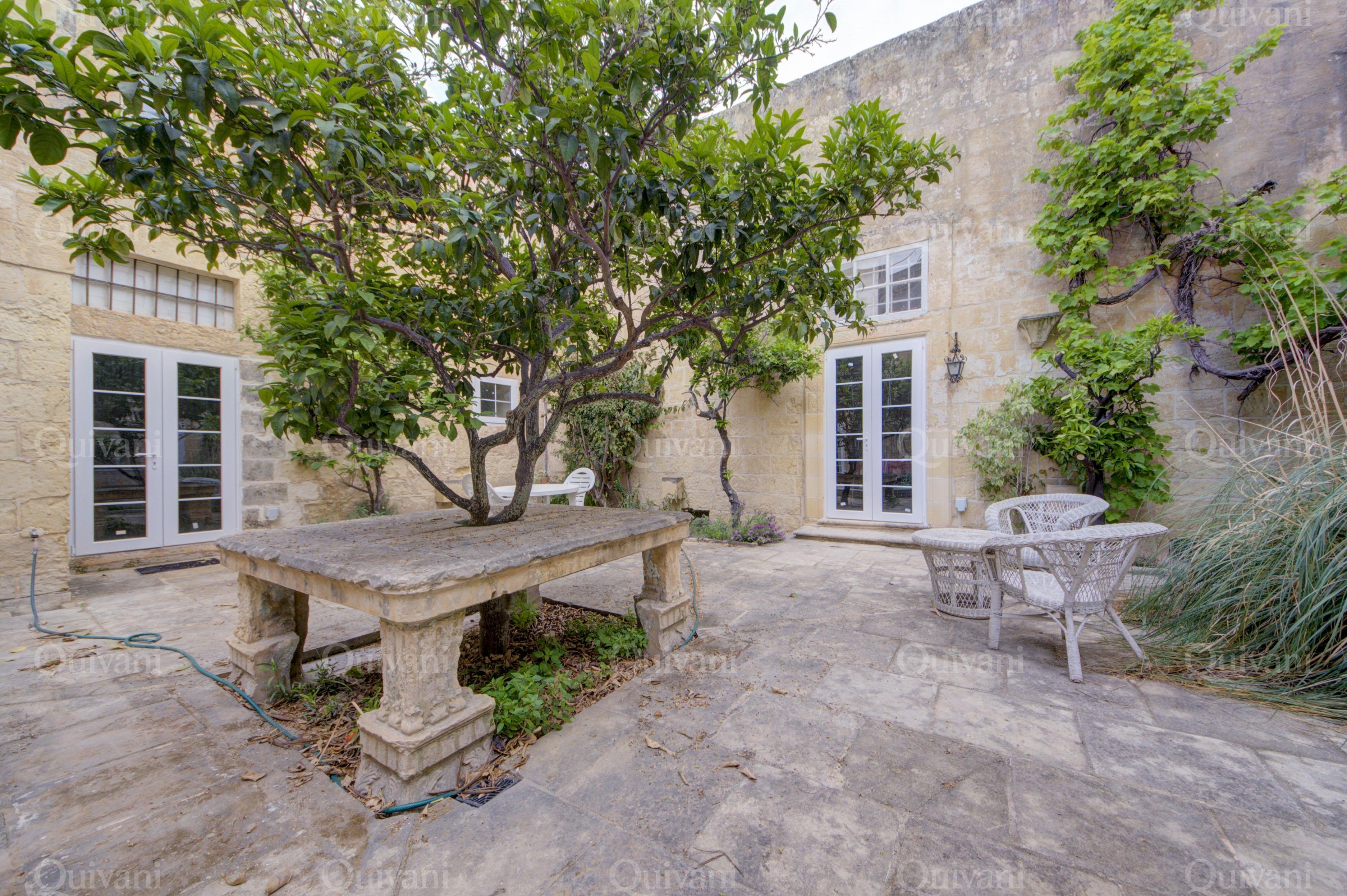Lija, Furnished House of Character
