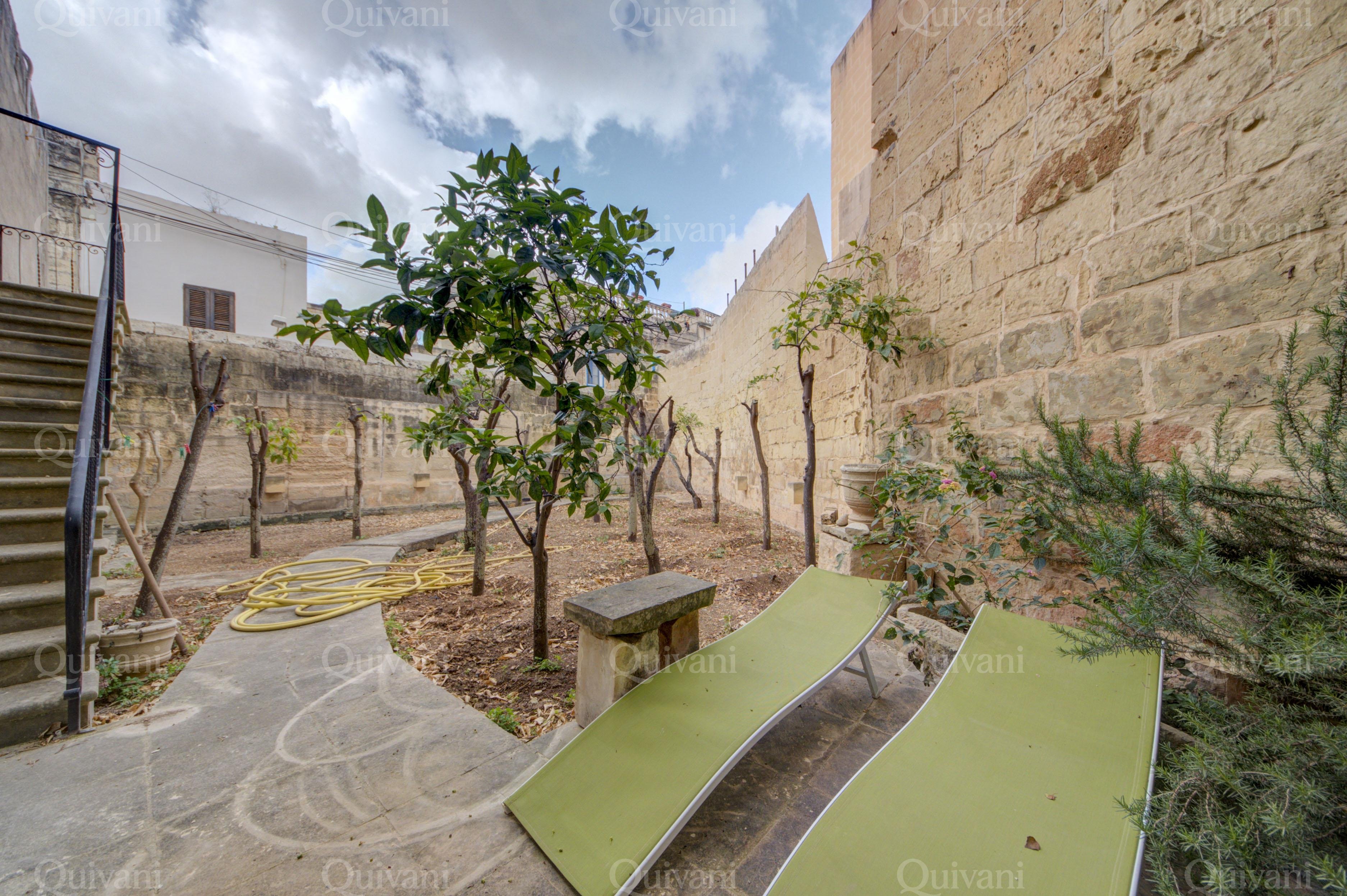 Lija, Furnished House of Character