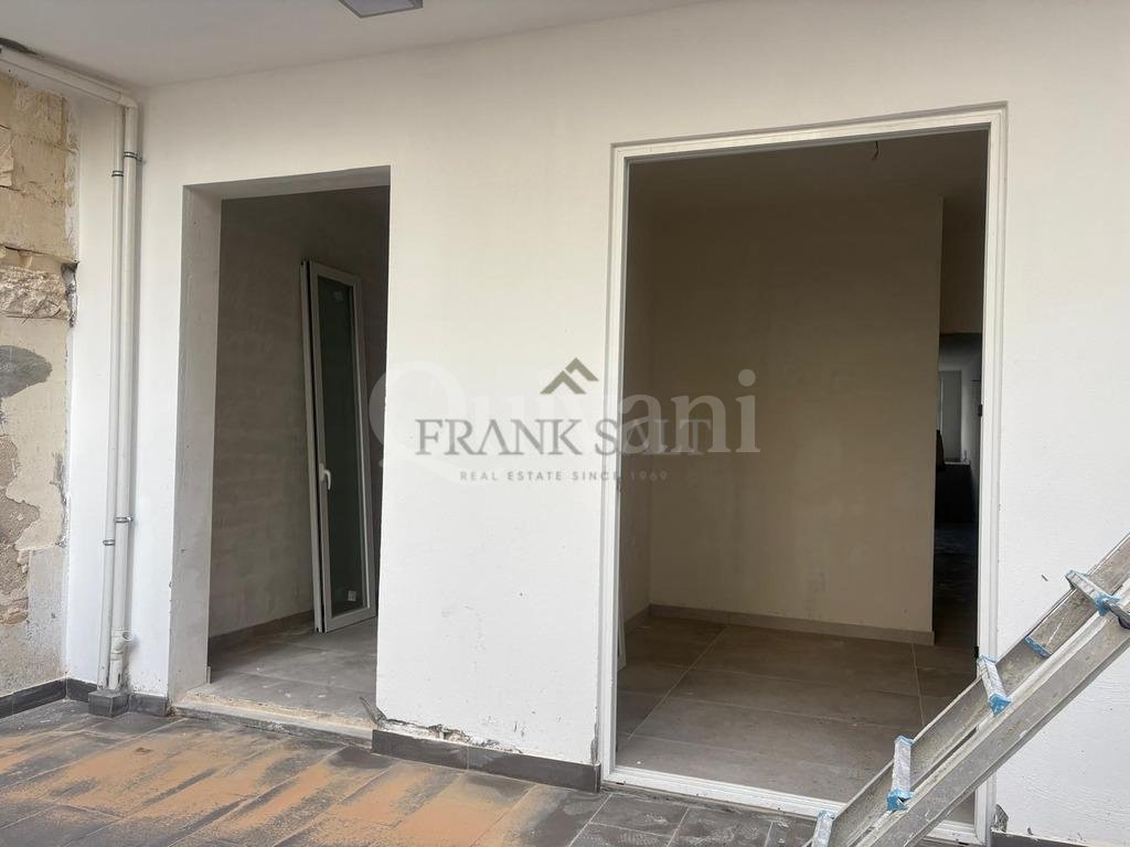 Mosta, Finished Garage