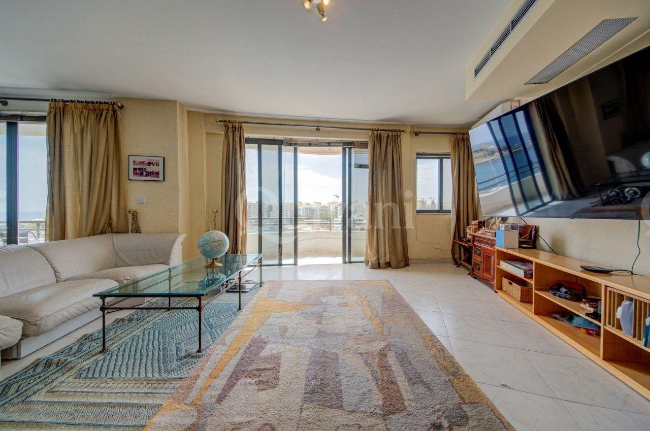 Seafront corner St Julians apartment