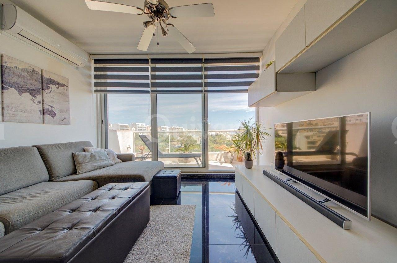 St Julians, Penthouse