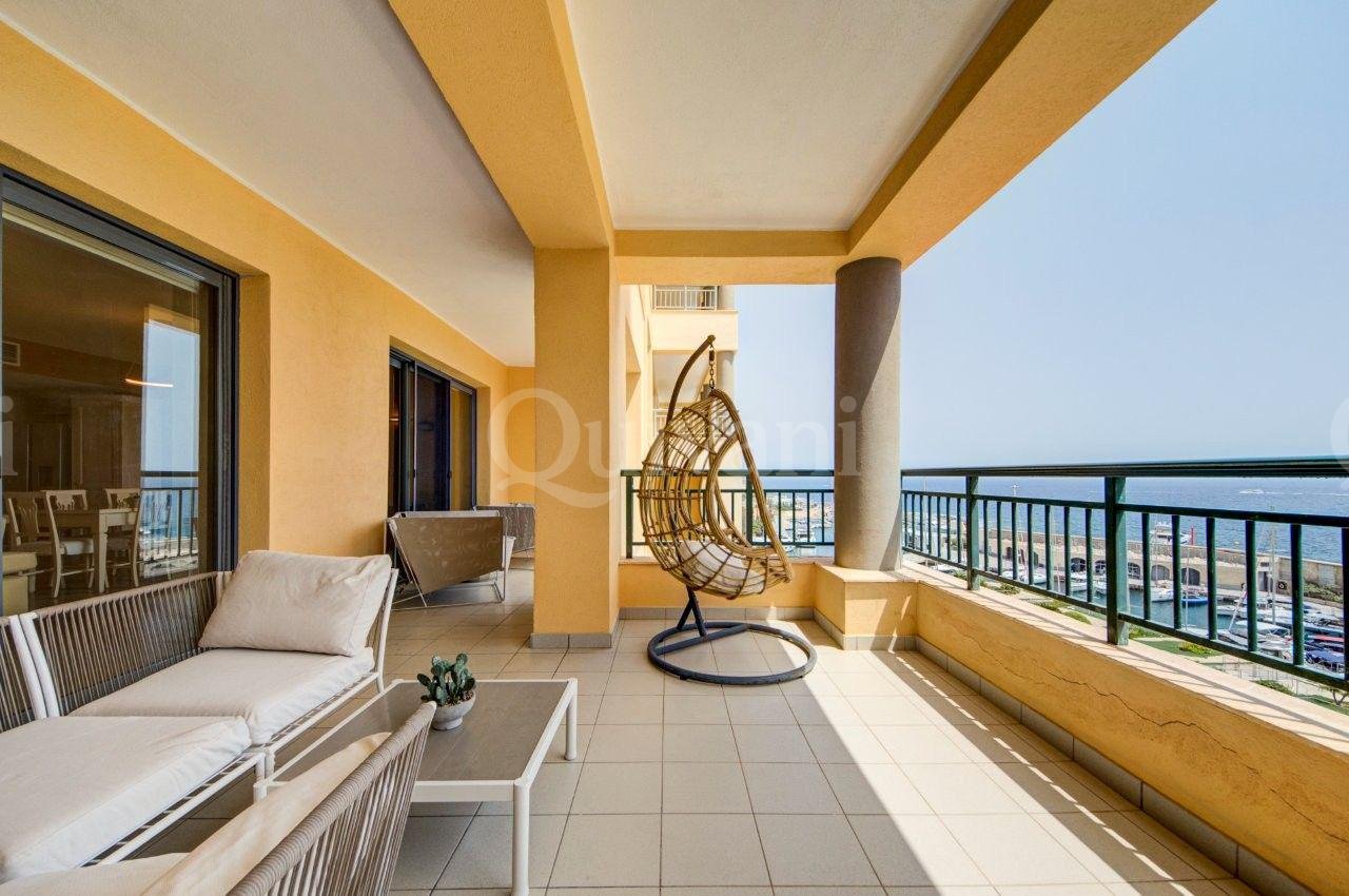 Apartment in Portomaso overlooking Laguna