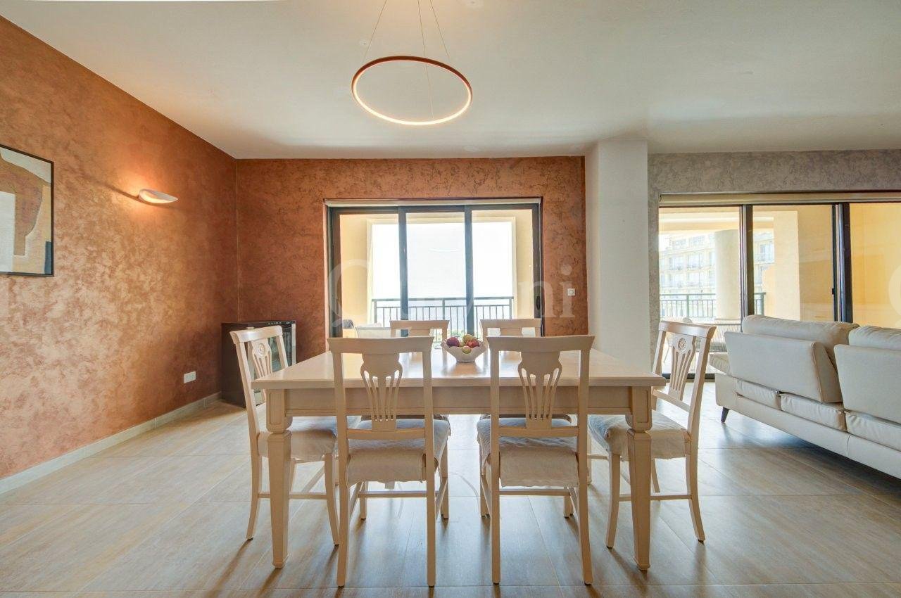 Apartment in Portomaso overlooking Laguna