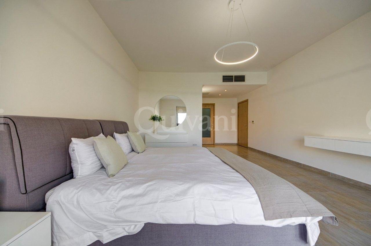Apartment in Portomaso overlooking Laguna