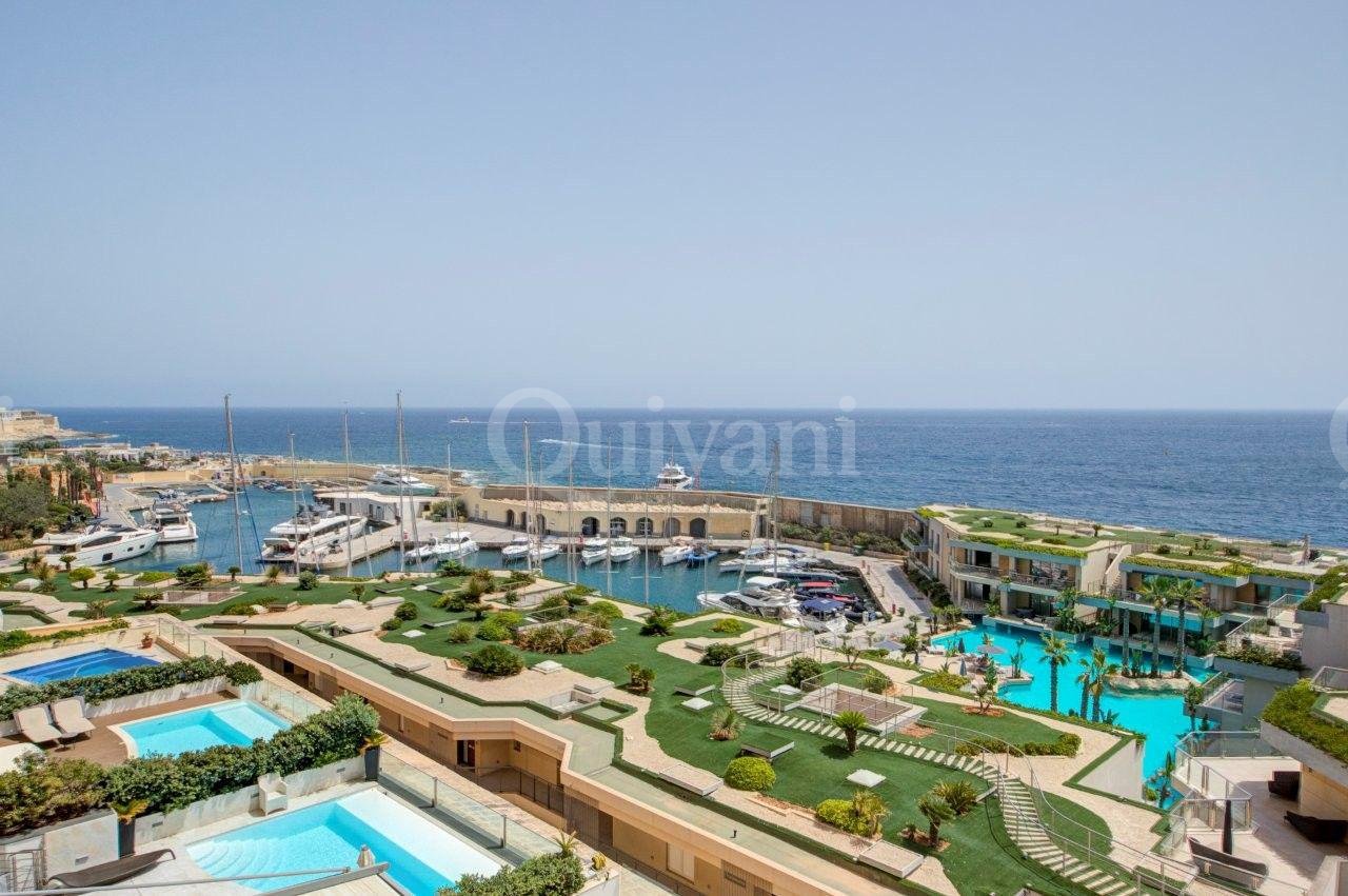 Apartment in Portomaso overlooking Laguna