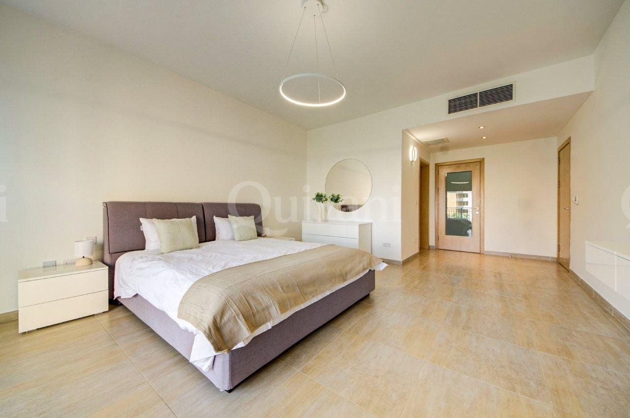 Apartment in Portomaso overlooking Laguna