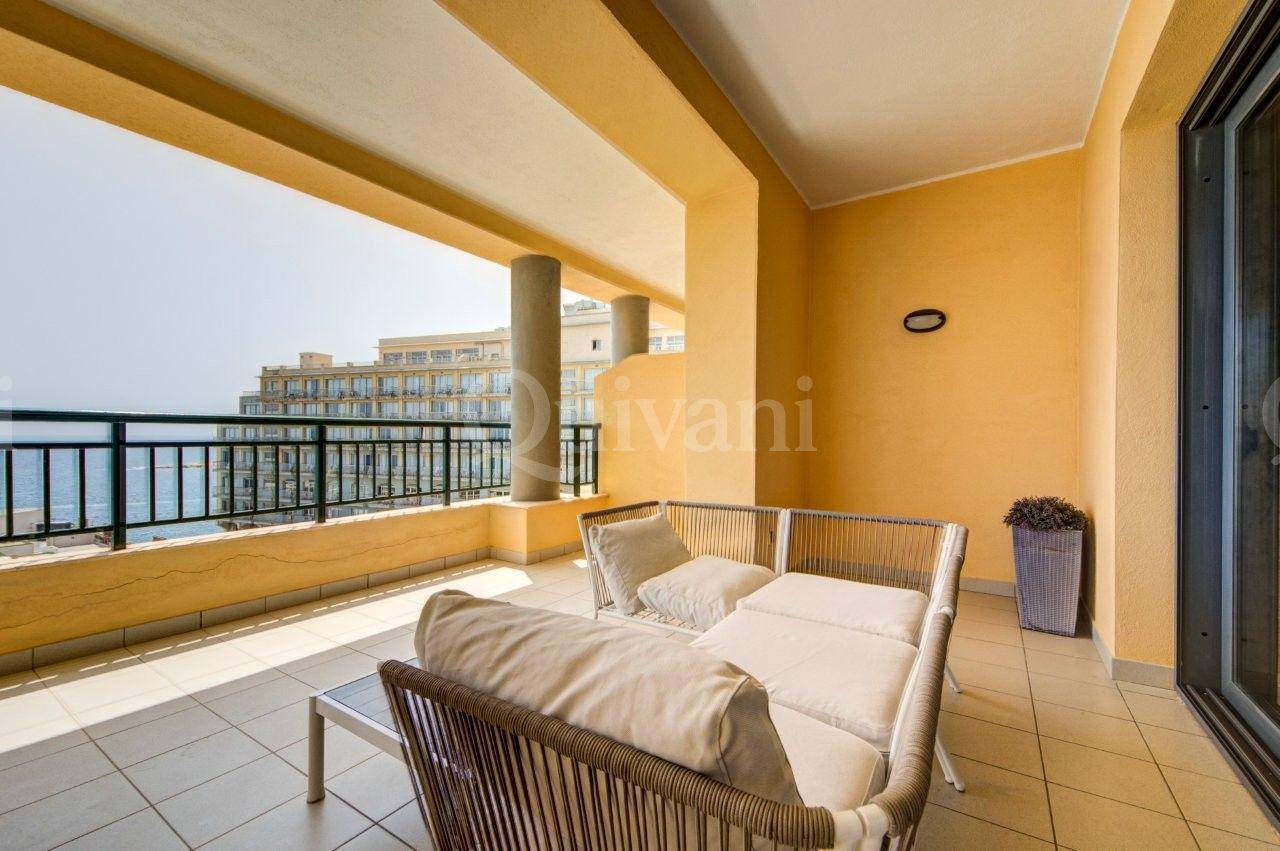 Apartment in Portomaso overlooking Laguna