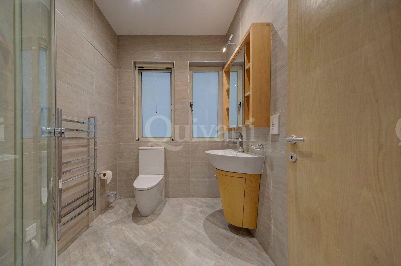Apartment in Portomaso overlooking Laguna