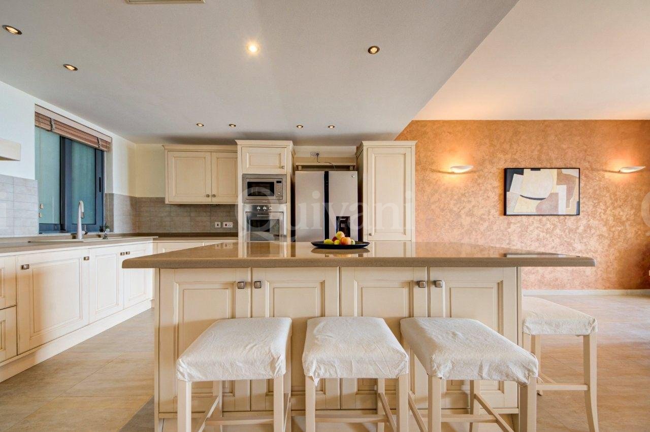 Apartment in Portomaso overlooking Laguna