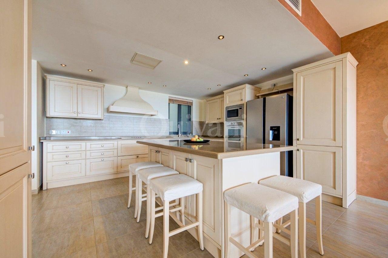 Apartment in Portomaso overlooking Laguna