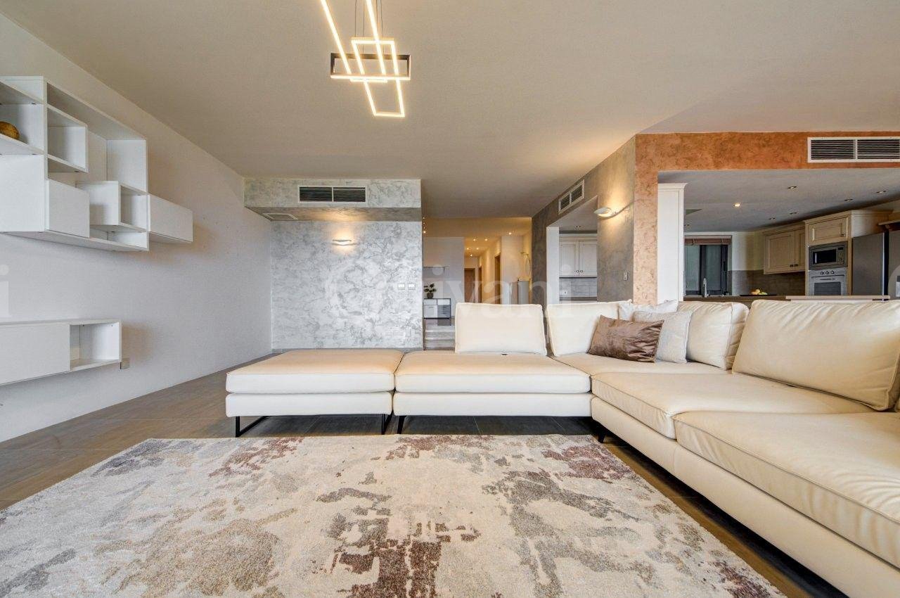 Apartment in Portomaso overlooking Laguna